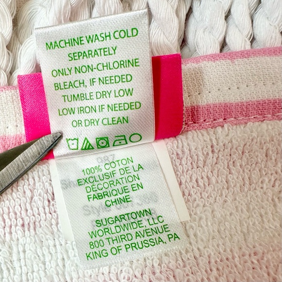 Lilly Pulitzer Beach Towel, Soleil It On Me - Picture 12 of 12